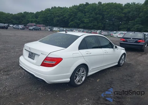 2013 Mercedes-Benz C 300 Luxury 4Matic/Sport 4Matic из США, поврежденный, VIN WDDGF8AB3DR284422